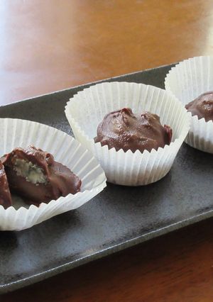 りんご赤ワイン煮入りブルーチーズチョコ-レシピのメイン写真