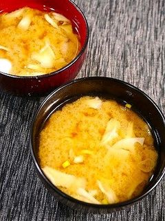 簡単!蓮根と舞茸のお味噌汁-レシピのメイン写真