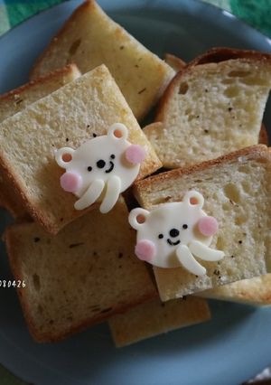 食パンde簡単おつまみ☆ガーリックラスク-レシピのメイン写真