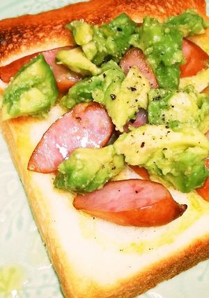 アボカドソーセージのホットオープンサンド-レシピのメイン写真