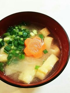 大根と油揚げと人参の味噌汁-レシピのメイン写真