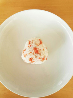 ゴマ油香る鮭のおにぎり-レシピのメイン写真
