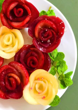 りんごの赤ワイン煮〜バラの花びら風〜-レシピのメイン写真