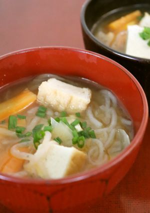 朝昼夕♪糸こんにゃく玉ねぎ人参の味噌汁-レシピのメイン写真
