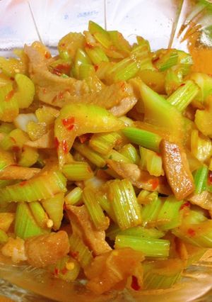 ピリ辛セロリと豚肉の炒め物-レシピのメイン写真