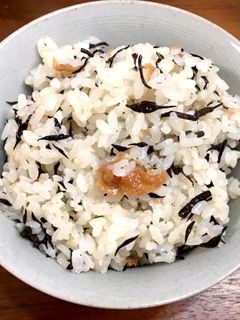 簡単★梅とひじきの炊き込みご飯-レシピのメイン写真