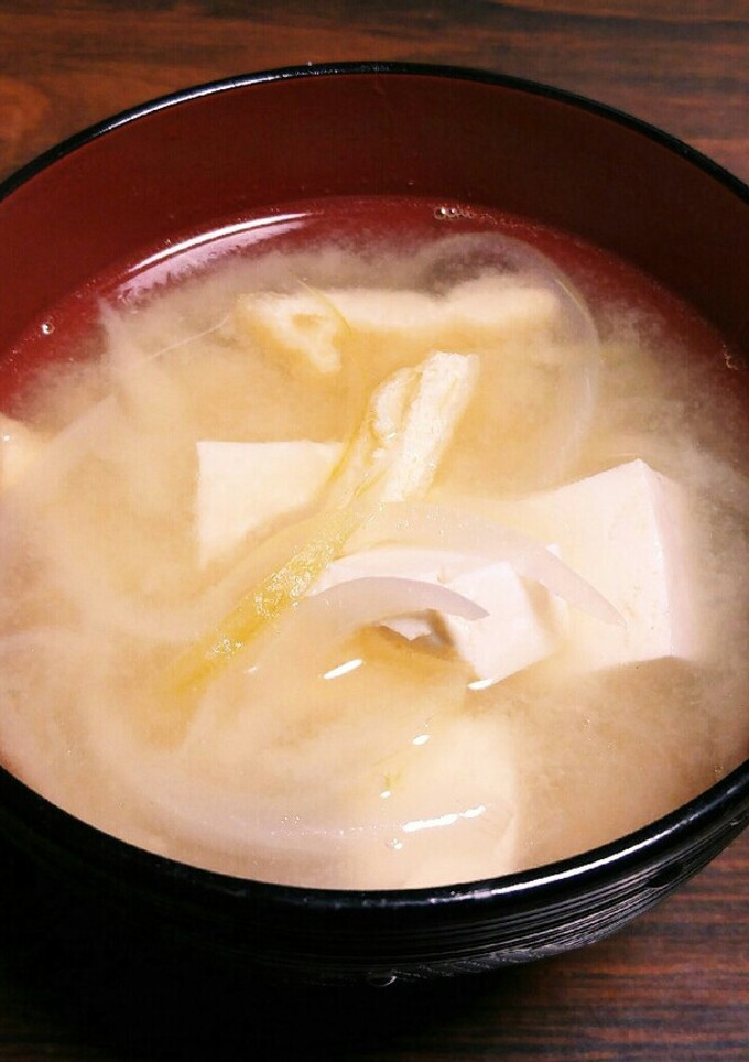 簡単☆お揚げと玉ねぎ･豆腐のお味噌汁♪-レシピのメイン写真