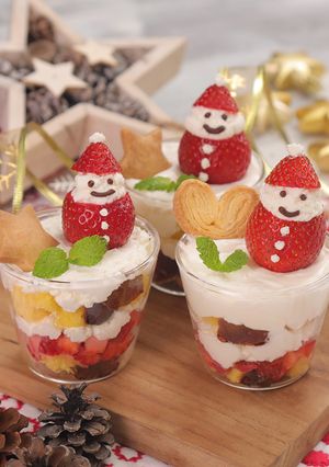 かわいい♪サンタいちごのカップデザート-レシピのメイン写真