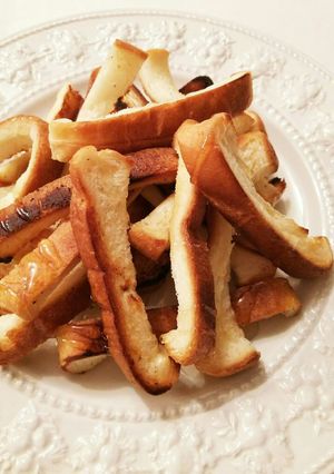 パンの耳 バター焼き蜂蜜かけ-レシピのメイン写真