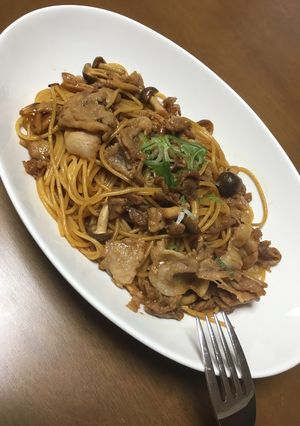 スペアリブの残りの煮汁で☆きのこパスタ-レシピのメイン写真