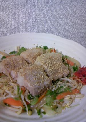 ゆで豚on野菜☆ウマスソースと梅肉で-レシピのメイン写真