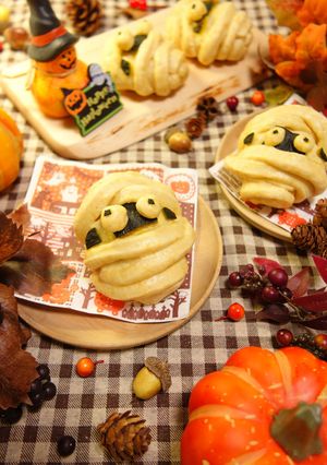 ハロウィンに★ミイラ男のかぼちゃあんパン-レシピのメイン写真