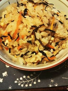 ひじきの土鍋炊き込みご飯-レシピのメイン写真