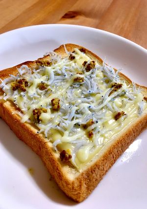 【おかずパン】しらすチーズonトースト-レシピのメイン写真