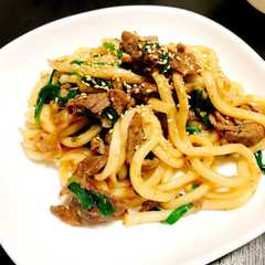 รูปของ コストコのプルコギビーフで焼うどん