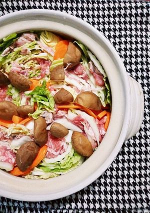 愛情たっぷり豚肉のミルフィーユ鍋.。゚-レシピのメイン写真