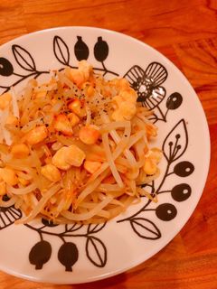 カンタンもやし&コーンバター炒め+ラー油-レシピのメイン写真
