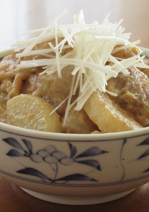 鶏もも肉と大根とこんにゃくの味噌煮-レシピのメイン写真