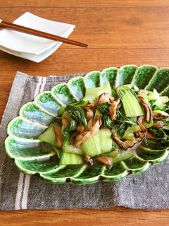 食欲そそる☆青梗菜と椎茸のバター醤油炒め-レシピのメイン写真