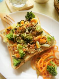 刻み茹で卵×ブロッコリーの和トースト-レシピのメイン写真