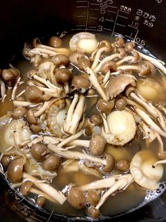 ホタテとしめじの炊き込みご飯-レシピのメイン写真