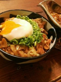 舞茸と豚バラ肉で秋の和風カレー丼-レシピのメイン写真
