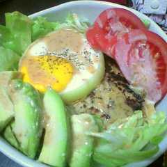 รูปของ 金のゴマだれで☆ロコモコ風サラダご飯♪