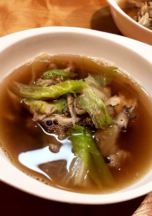 レタス・舞茸・鯖水煮缶のコンソメスープ-レシピのメイン写真
