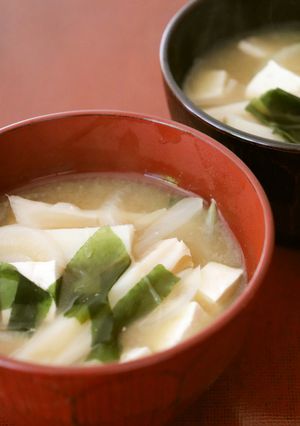 朝昼夕♪美味♪蓮根と玉ねぎと豆腐の味噌汁-レシピのメイン写真