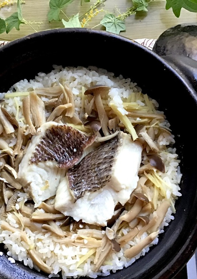 塩麹で簡単！鯛とキノコの炊き込みご飯-レシピのメイン写真