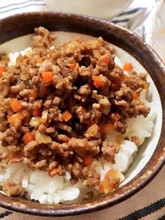 合挽き肉で作るそぼろごはん-レシピのメイン写真
