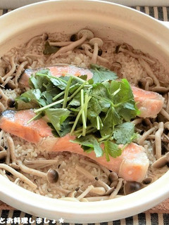 土鍋で簡単★鮭としめじの炊き込みご飯-レシピのメイン写真