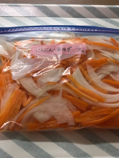 冷凍:にんじん・玉ねぎ(細薄切り)-レシピのメイン写真