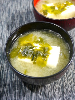 簡単！豆腐とわかめのお味噌汁☆白麦味噌-レシピのメイン写真