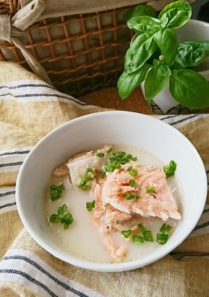 鮭のアラのミルクスープ-レシピのメイン写真