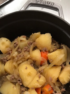 ストウブでほっとく甘辛煮(無水肉じゃが)-レシピのメイン写真