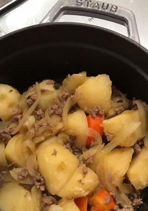 ストウブでほっとく甘辛煮（無水肉じゃが）-レシピのメイン写真