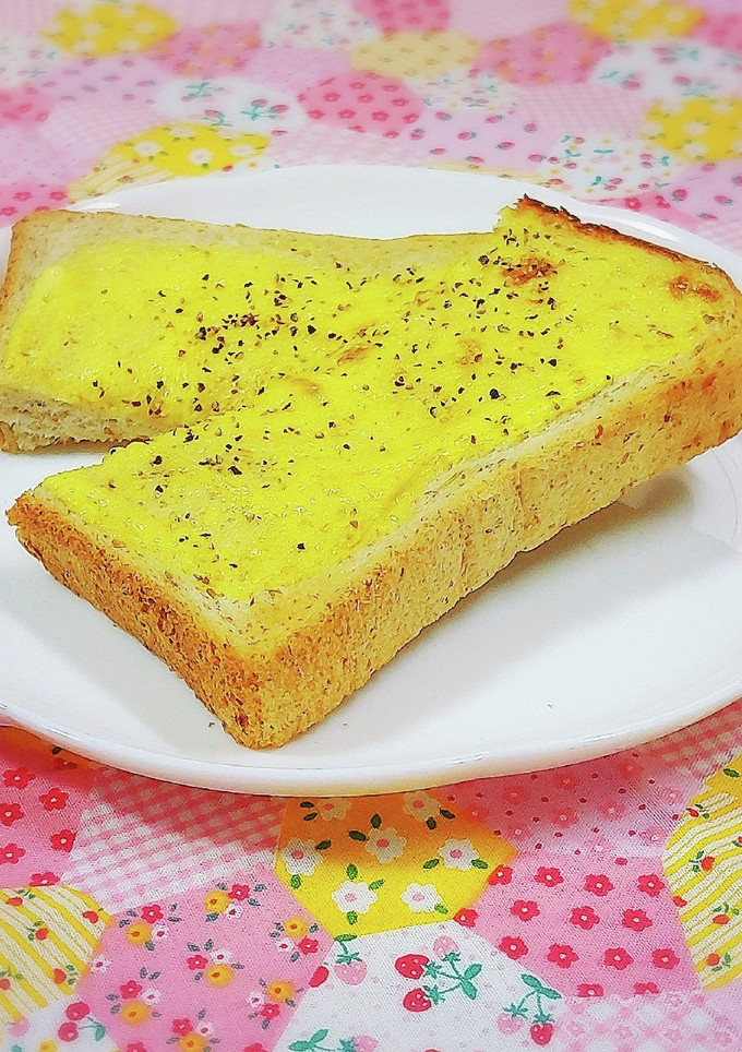 マヨネーズトースト♪カラシと胡椒も-レシピのメイン写真