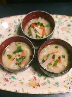 松山あげと大根と人参の味噌汁(^q^)☺-レシピのメイン写真