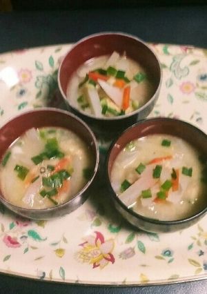 松山あげと大根と人参の味噌汁(^q^)☺-レシピのメイン写真
