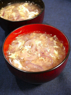 簡単!赤玉葱と卵のお味噌汁☆白麦味噌-レシピのメイン写真