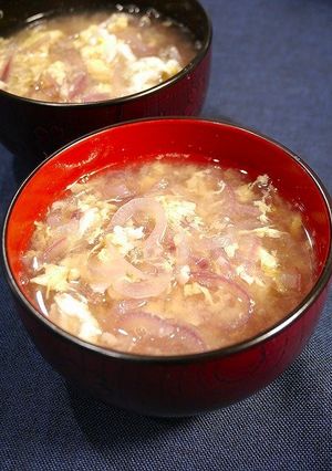 簡単！赤玉葱と卵のお味噌汁☆白麦味噌-レシピのメイン写真