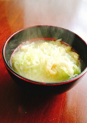 ビックリ！キャベツの優しい味のお味噌汁-レシピのメイン写真