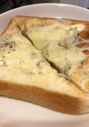 チーズしらすトースト-レシピのメイン写真