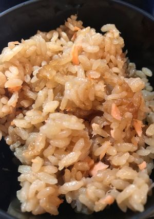 ☆小骨なし☆めんつゆで鮭の炊き込みご飯-レシピのメイン写真