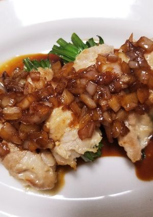 ニラとチーズの豚肉巻き～玉ねぎソース-レシピのメイン写真