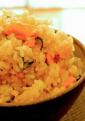 めんつゆだけで＊鮭とワカメの炊き込みご飯-レシピのメイン写真