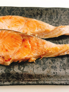 フライパンで簡単!洗い物が楽になる焼き鮭-レシピのメイン写真