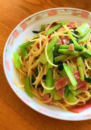 小松菜とベーコンのペペロンチーノ-レシピのメイン写真