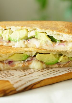 アボカドとスモークサーモンのホットサンド-レシピのメイン写真